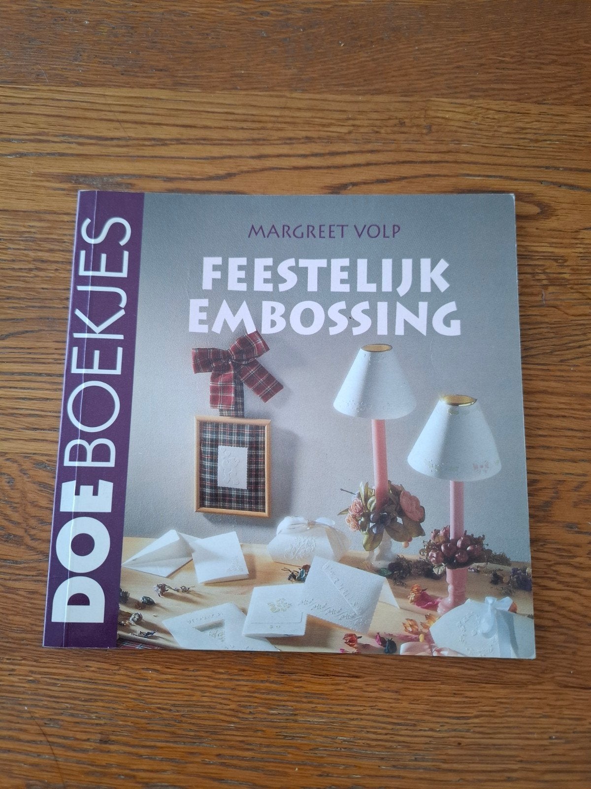 M. Volp - Feestelijk embossing, Boeken, Ophalen, Zo goed als nieuw, M. Volp