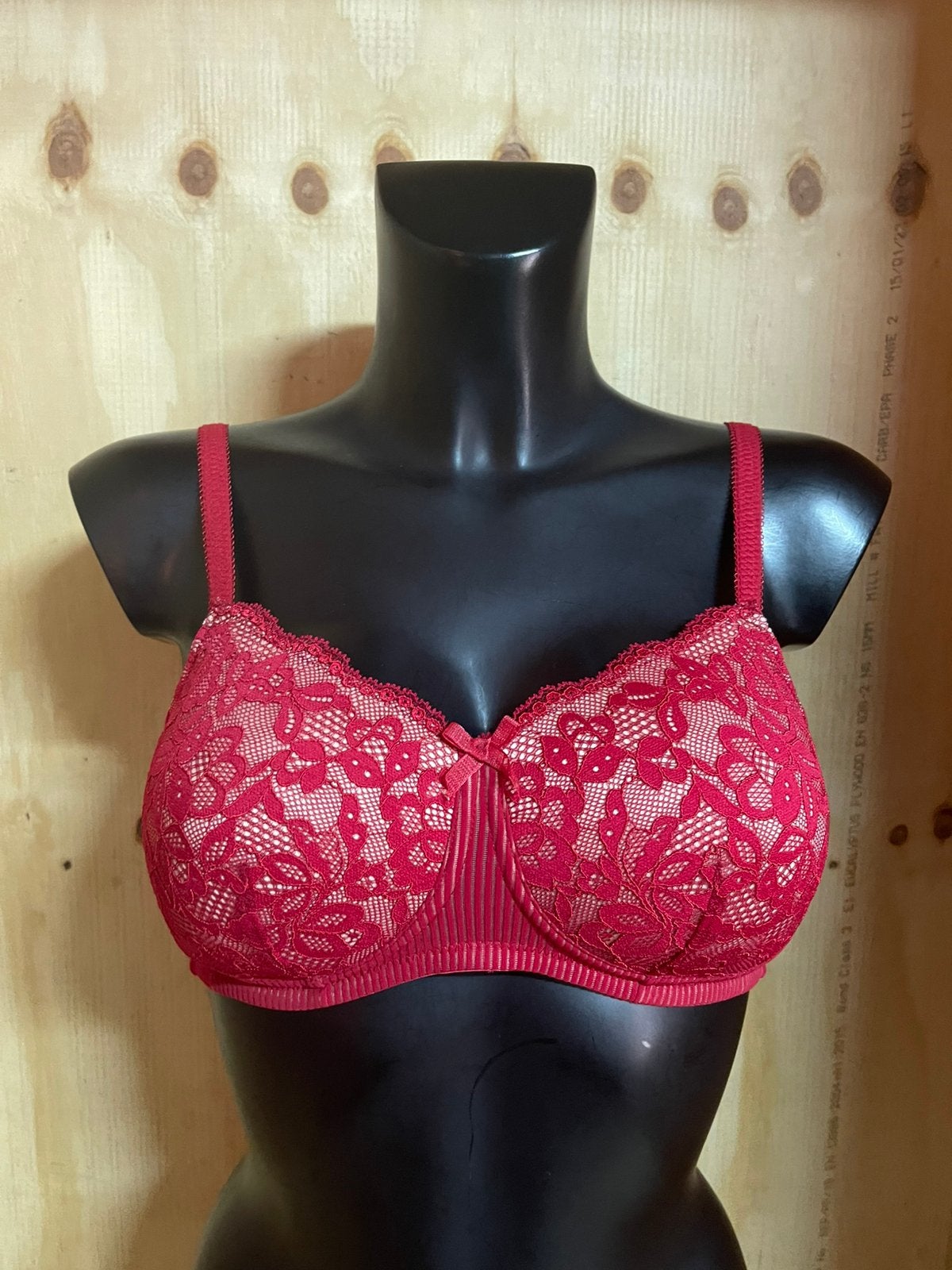 Amoena prothese zonder beugel bh 95a model kyra, Verzenden, Rood, BH