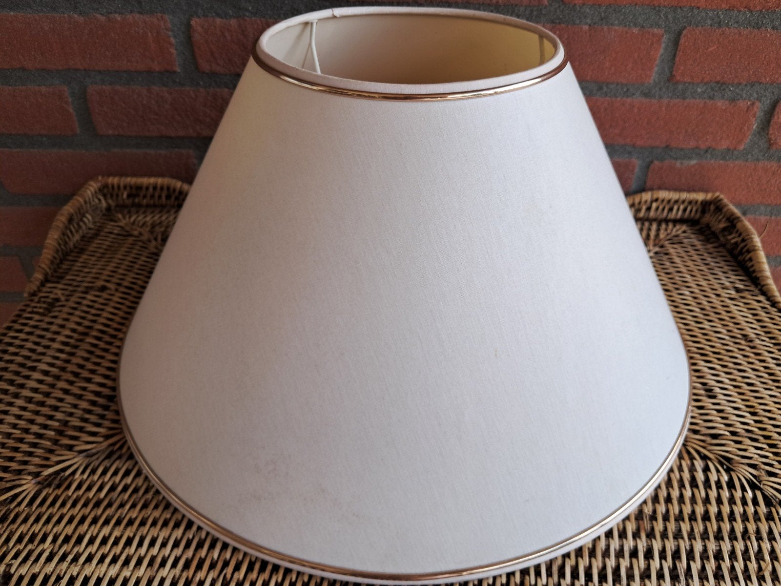 Grote lampenkap voor een tafellamp. Kleur is crème., Huis en Inrichting, Ophalen of Verzenden, Zo goed als nieuw, Crème, Rond