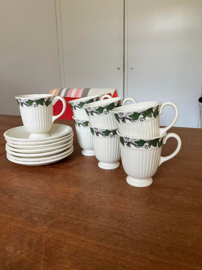 Wedgwood Stratford 7 koffie kop & schotels klimop, Ophalen of Verzenden, Zo goed als nieuw, Porselein, Kop(pen) en/of Schotel(s)