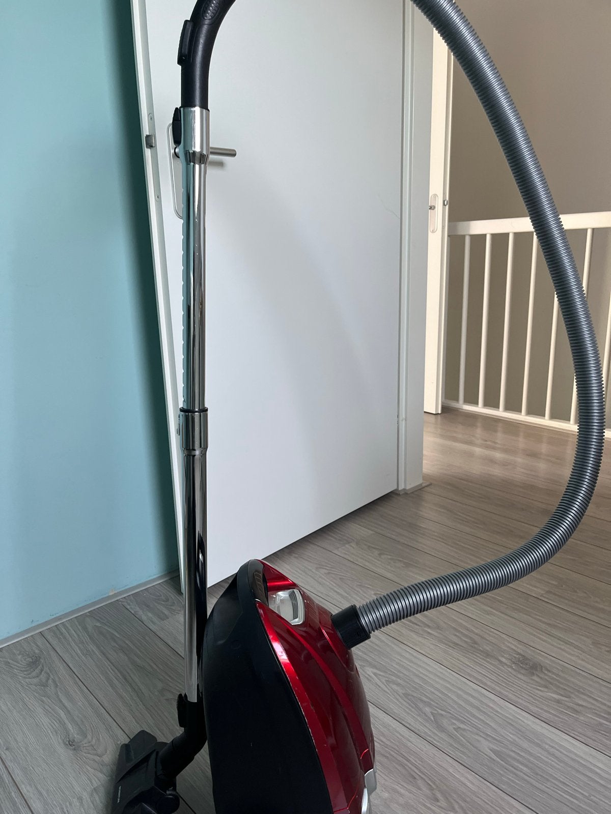 Inventum ST306RZA Stofzuiger 700W - Gebruikt, Witgoed en Apparatuur, Gebruikt, Sledestofzuiger, Minder dan 1200 watt, Ophalen