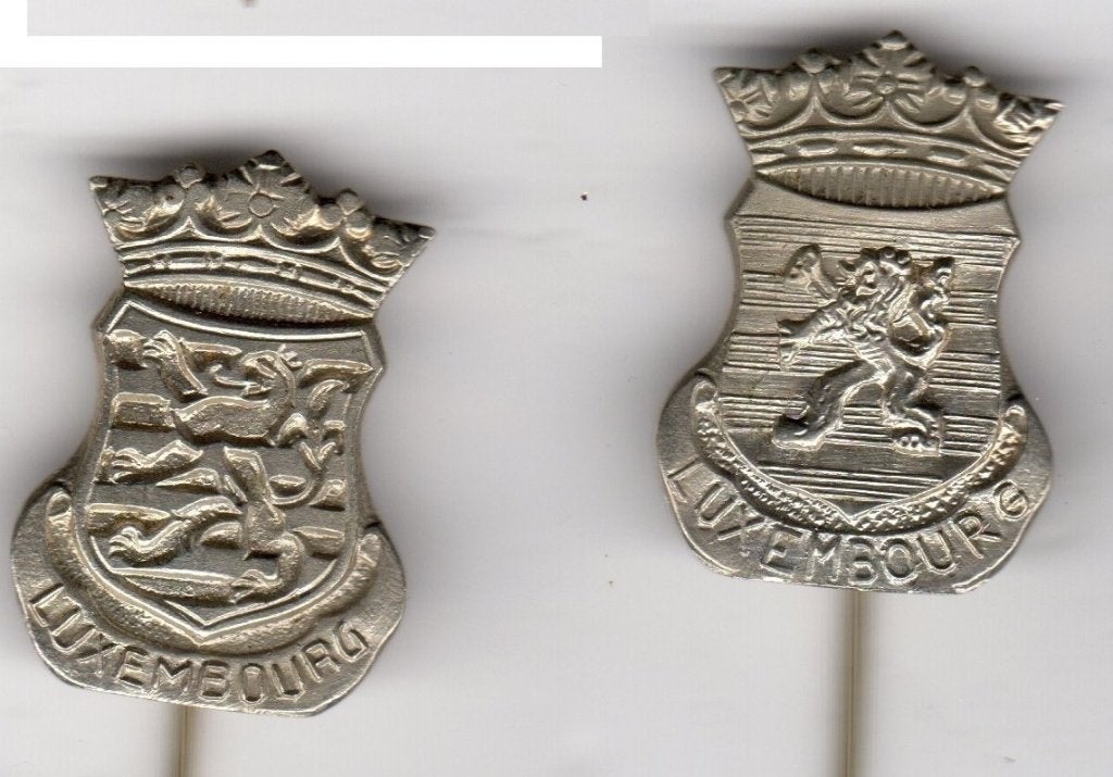 2 speldjes WAPEN MET KROON LUXEMBURG LUXEMBOURG LEEUW (A2), Verzamelen, Speldjes, Pins en Buttons, Ophalen of Verzenden, Gebruikt