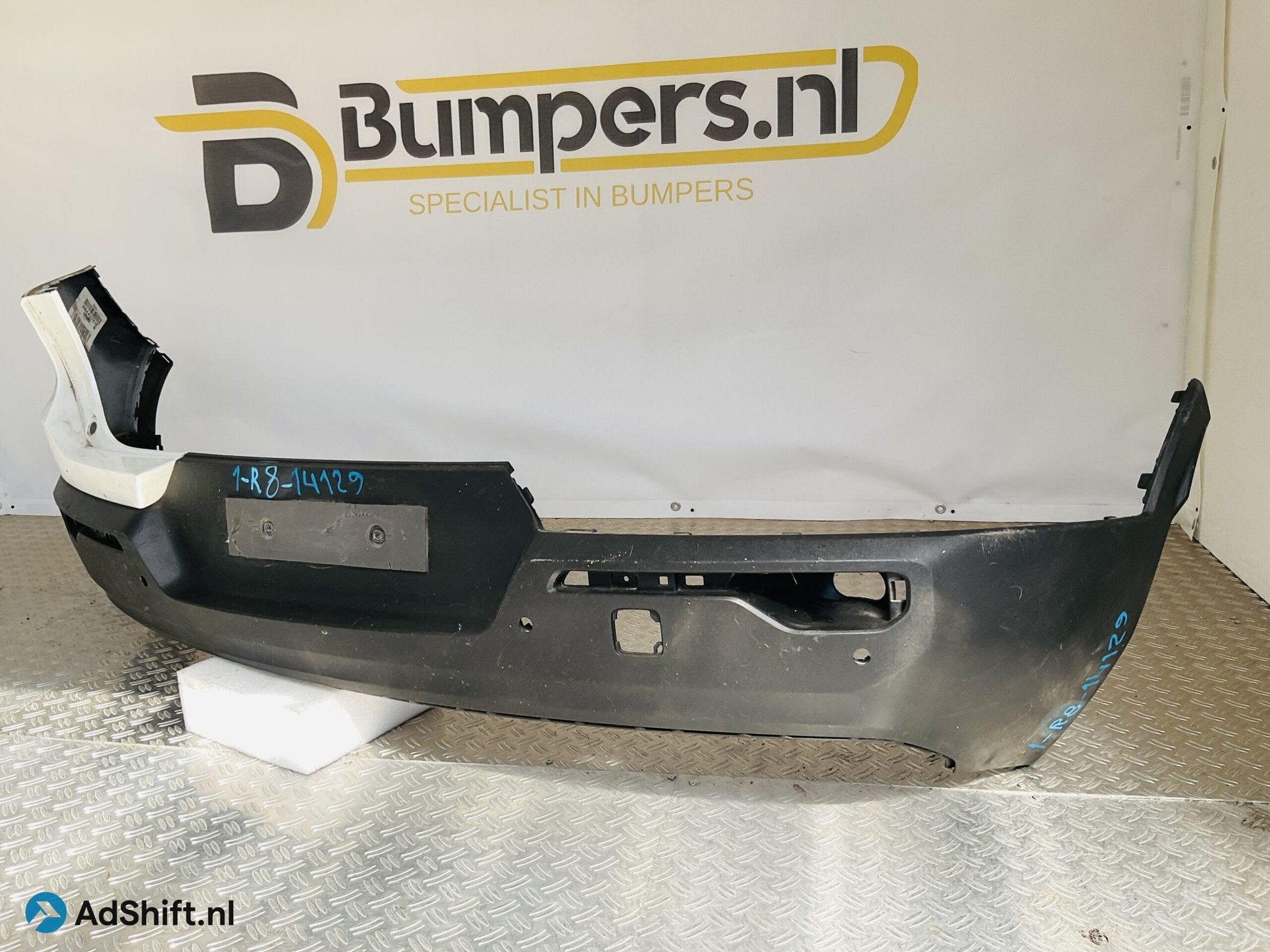 Bumper Volvo XC40 XC 40 4xpdc 17-23 31449333 Achterbumper R8, Bumper