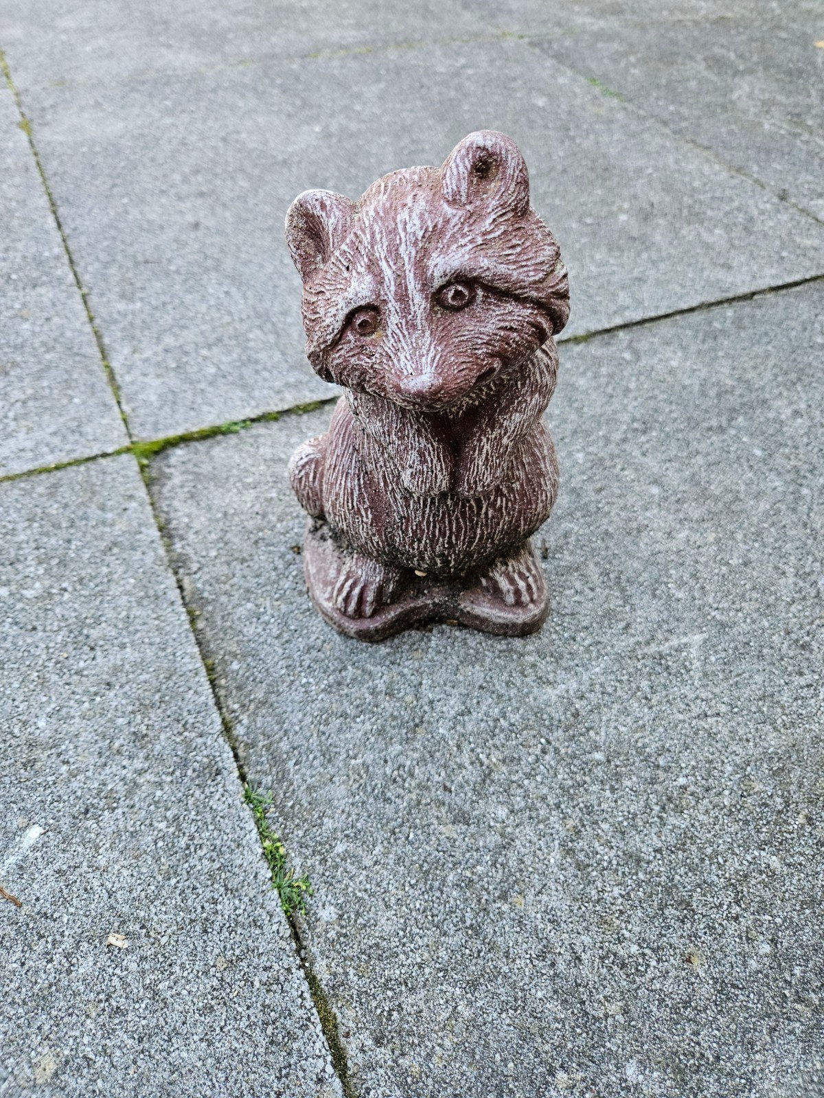 Betonnen wasbeertje - Tuinbeeld 22 cm hoog, Ophalen, Gebruikt, Beton, Dierenbeeld