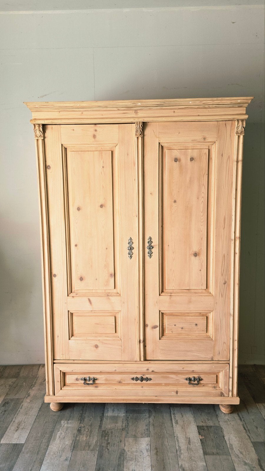 Mooie Antieke Kledingkast Grenen Hout uit voorraad leverbaar, 100 tot 150 cm, Met lade(s), Ophalen of Verzenden, Zo goed als nieuw