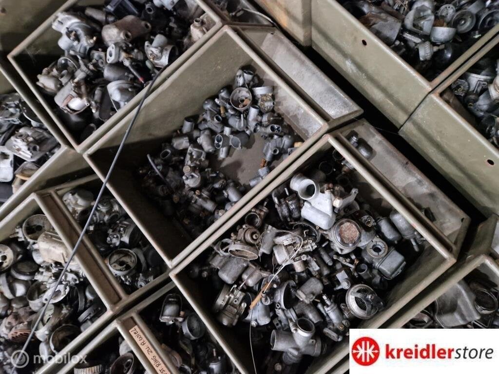 37 Kratten vol met Carburateurs voor Oldtimer bromfietsen, Fietsen en Brommers, Gebruikt, Ophalen of Verzenden