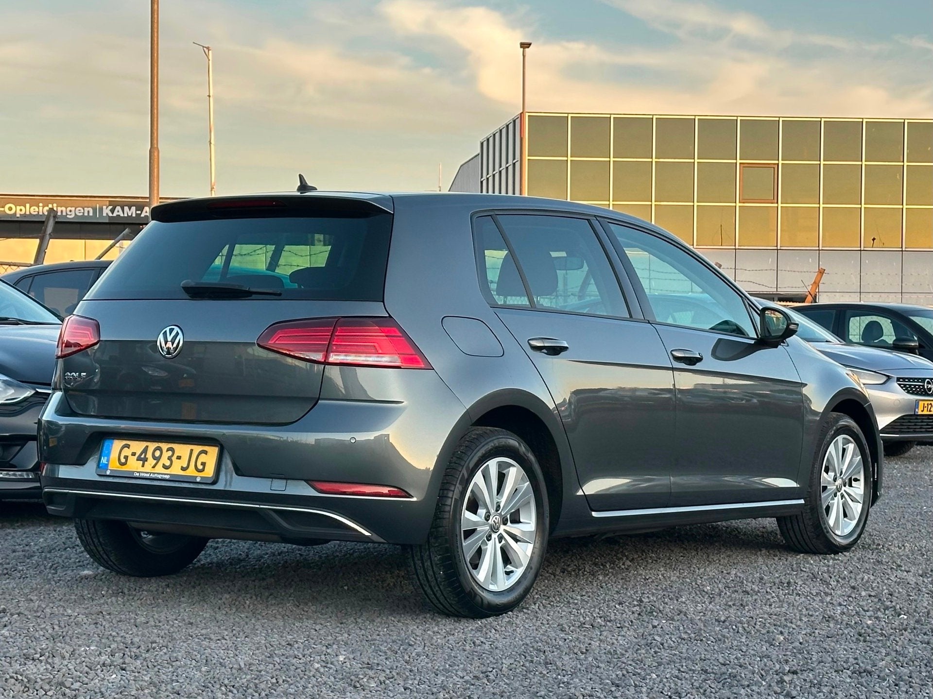 Volkswagen Golf 1.0 TSI Comfortline/NAVI/CLIMA/CARPLAY, Stof, Gebruikt, 49 €/maand, Origineel Nederlands