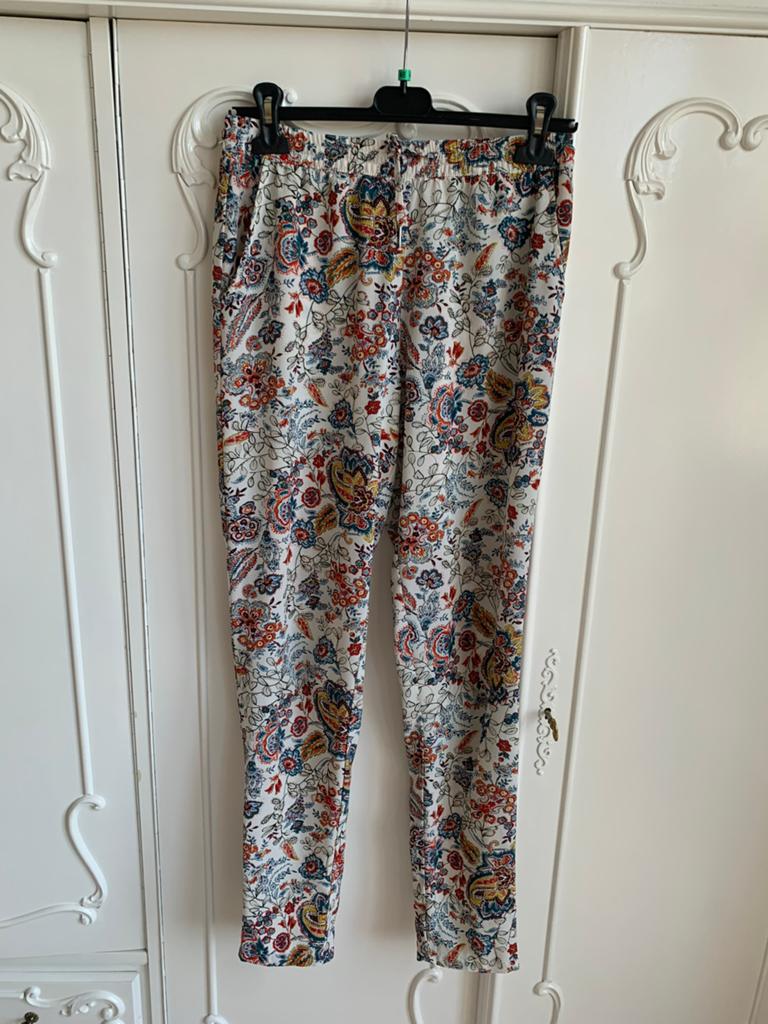 Nieuw broek merk ONLY maat 34, Overige kleuren, Nieuw, Ophalen of Verzenden, Maat 34 (XS) of kleiner
