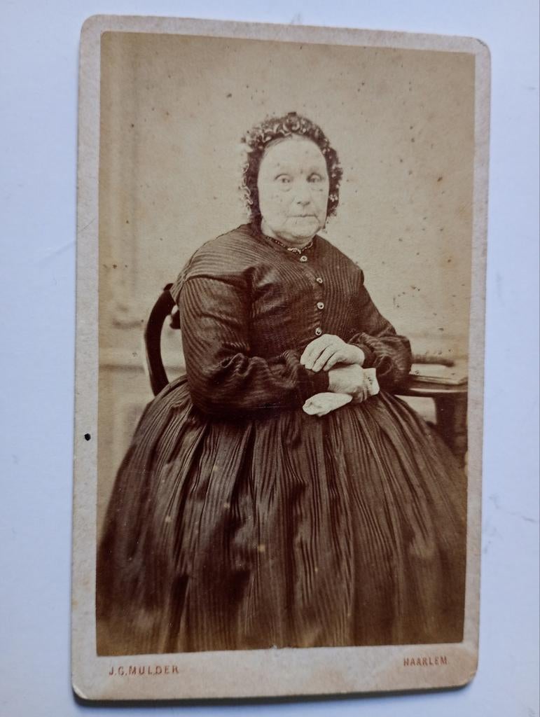 CDV Haarlem Vrouw, Gebruikt, Foto, Ophalen of Verzenden, Voor 1940