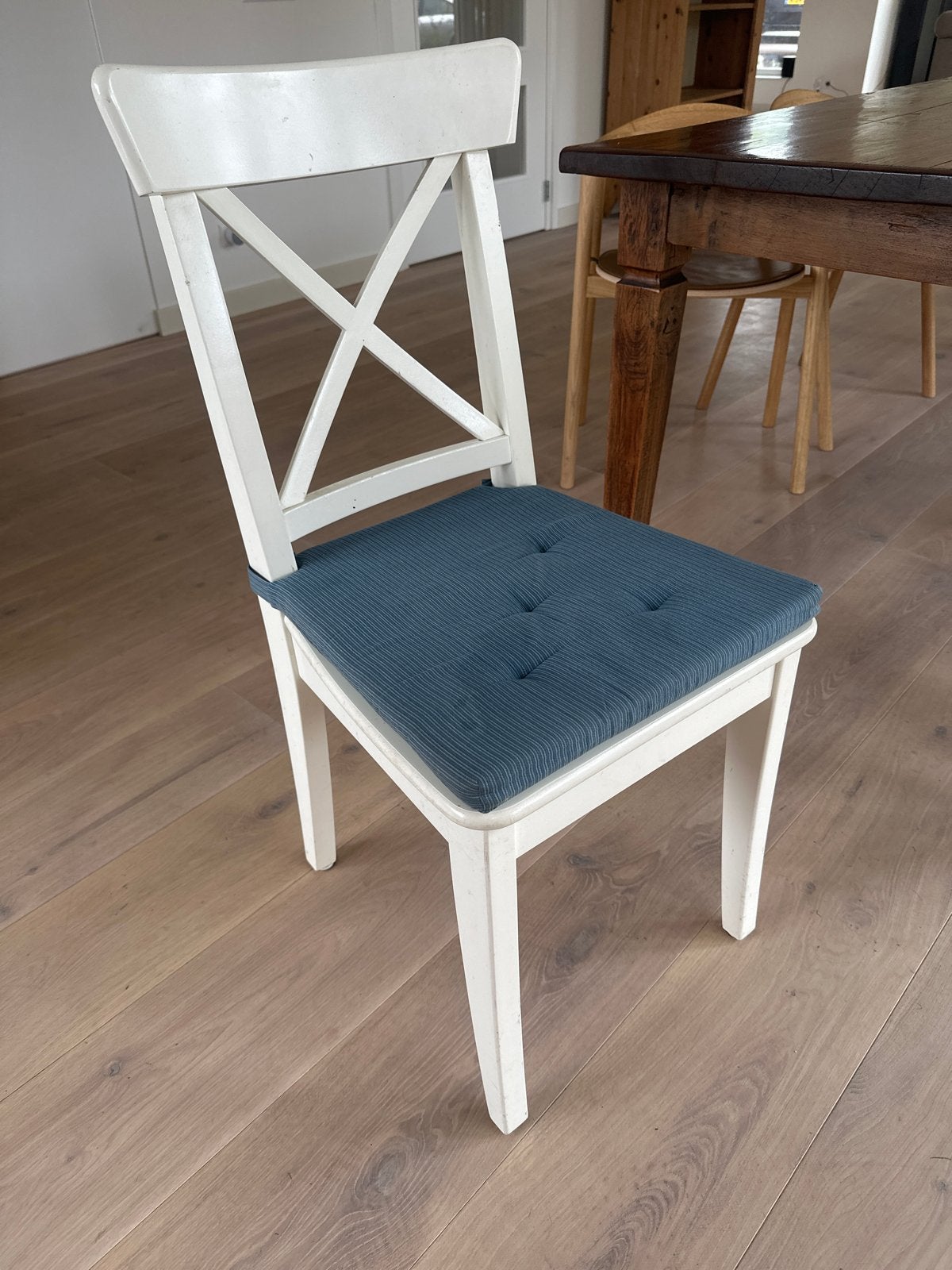 6 Witte houten IKEA stoelen met blauw kussen, Ophalen, Gebruikt, Wit, IKEA