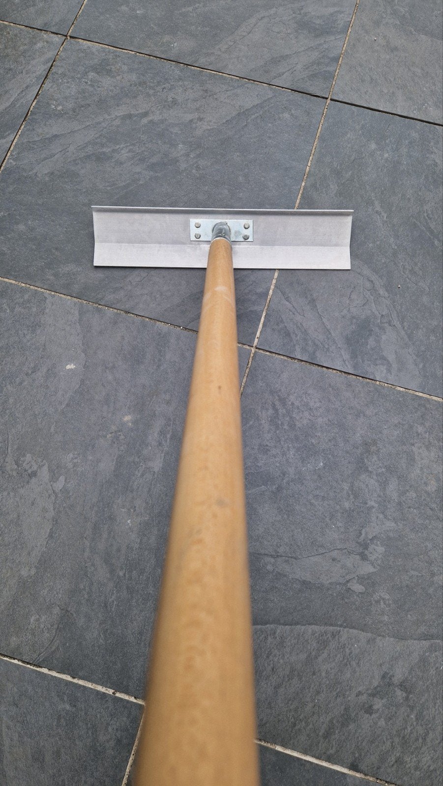 Betonhark - aluminium met houten steel, Ophalen of Verzenden