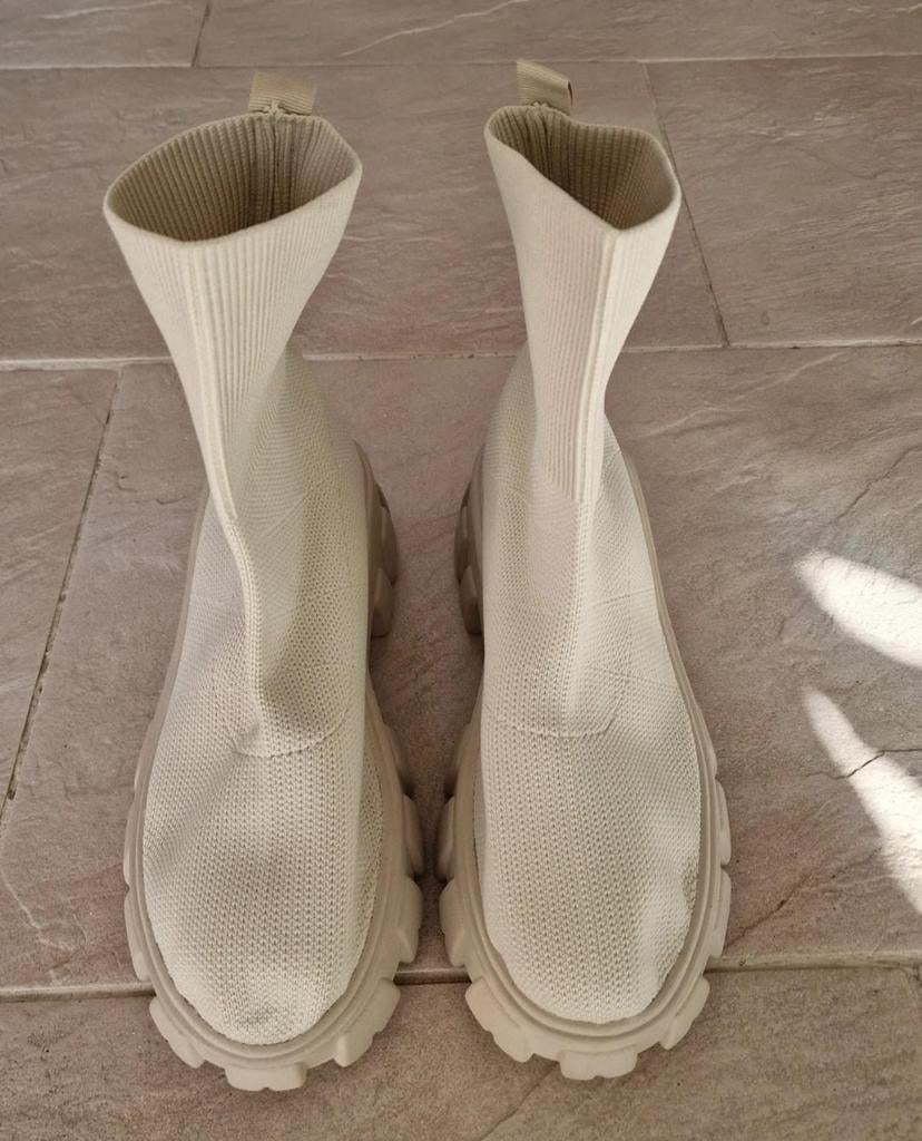 Nieuwe cremekleurige soklaarzen maat 41, Beige, Lage of Enkellaarzen, Nieuw, Ophalen of Verzenden