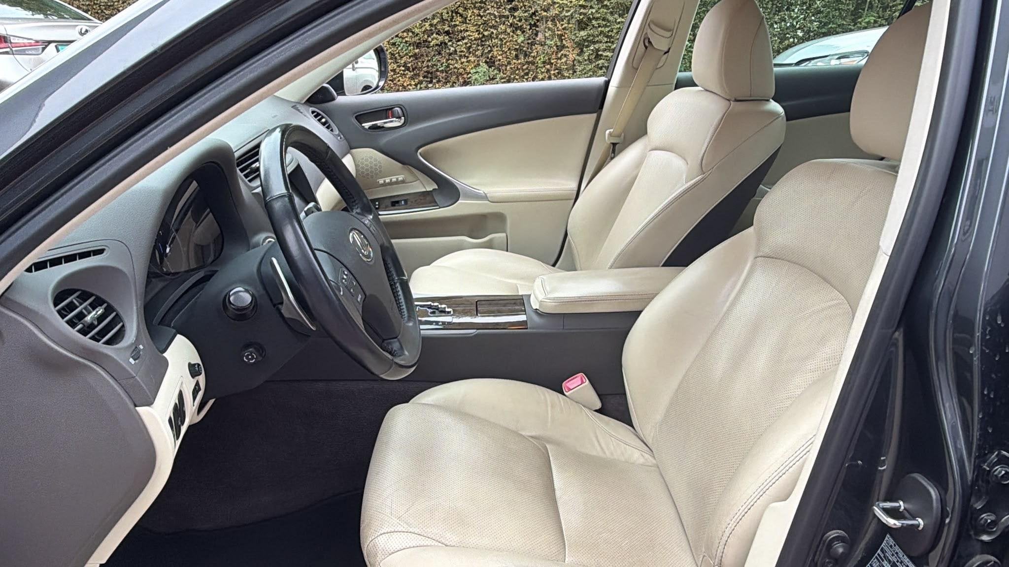 Lexus IS 250 Executive Facelift Mark Levinson Trekhaak, Automaat, Achterwielaandrijving, Gebruikt, 1535 kg