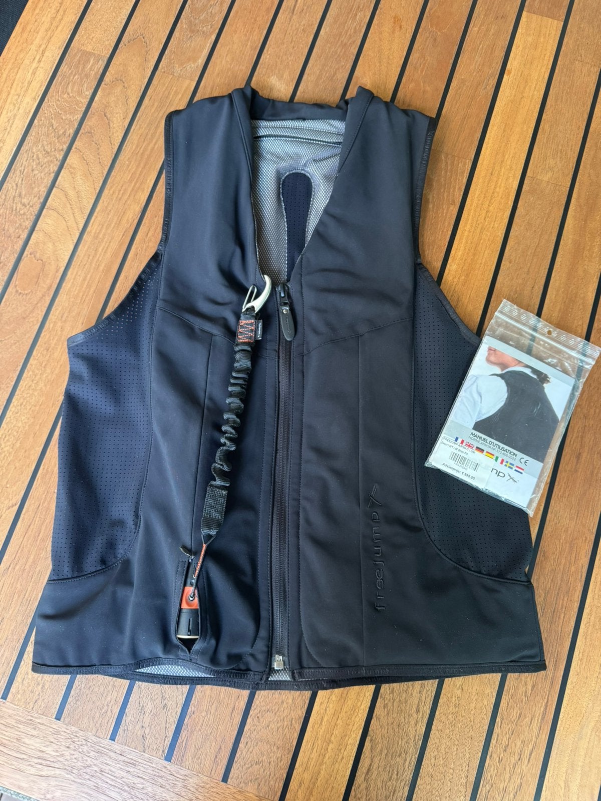 Freejump airbagvest in maat MT(Tall) - SlimFit Zwart, Ophalen of Verzenden, Zo goed als nieuw