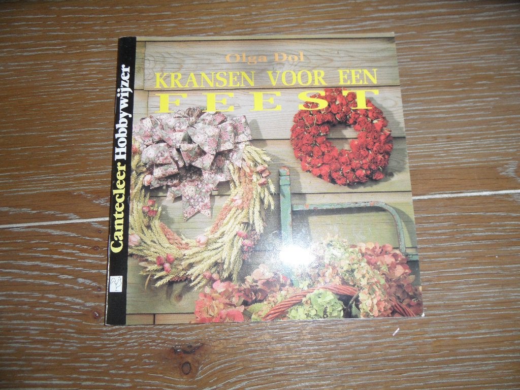Leuk boekje Kransen voor een FEEST, Ophalen of Verzenden, Zo goed als nieuw, Olga Dol, Bloemschikken, Groendecoratie