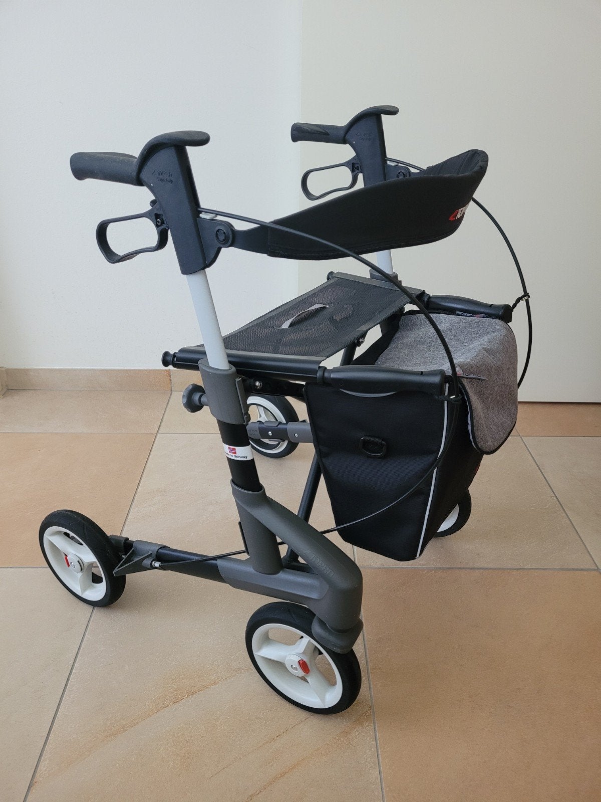 Rollator topro troja G5 Z.g.a.n. maat S Geen beschadigingen, Diversen, Rollators, Ophalen of Verzenden, Opvouwbaar, Zo goed als nieuw