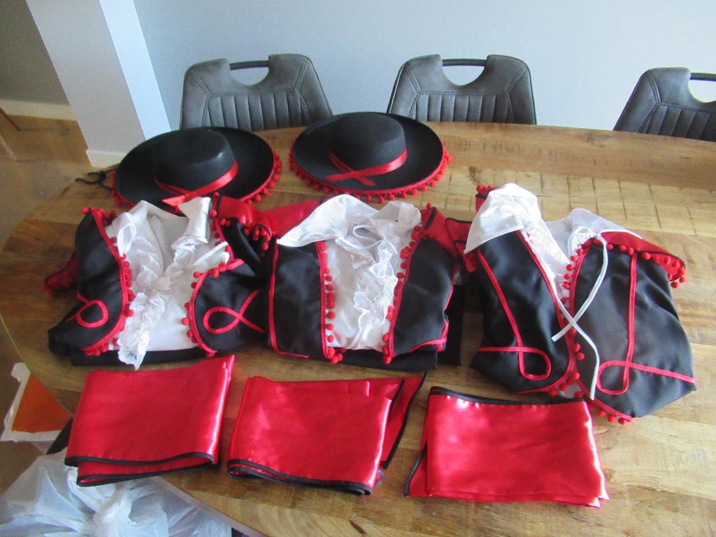 3x Spaanse Spaans toreador torero stierenvechter kostuum, Carnaval, Maat 56/58 (XL), Ophalen of Verzenden, Zo goed als nieuw