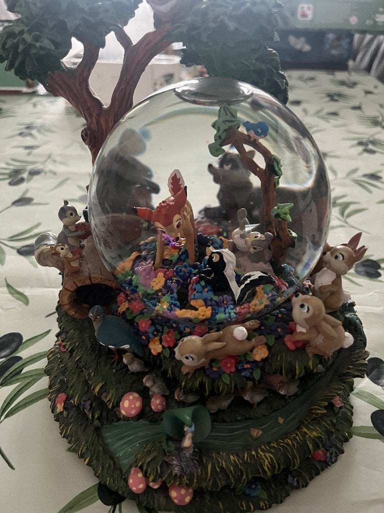 Sneeuwbol Bambi, Ophalen, Bambi of Dumbo, Zo goed als nieuw, Beeldje of Figuurtje