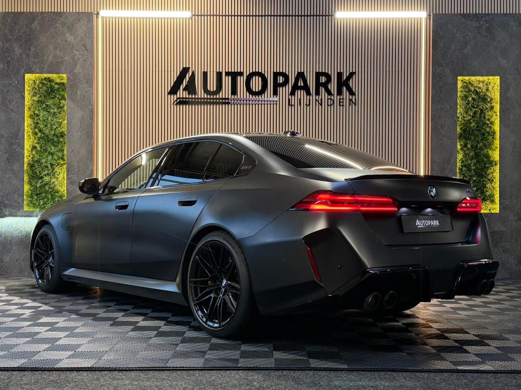 BMW 5-serie M5 CARBON|KERAMISCH|AKRA|BOWERS & WILKNIS|727PK|, Automaat, Gebruikt, 2000 kg, 4395 cc