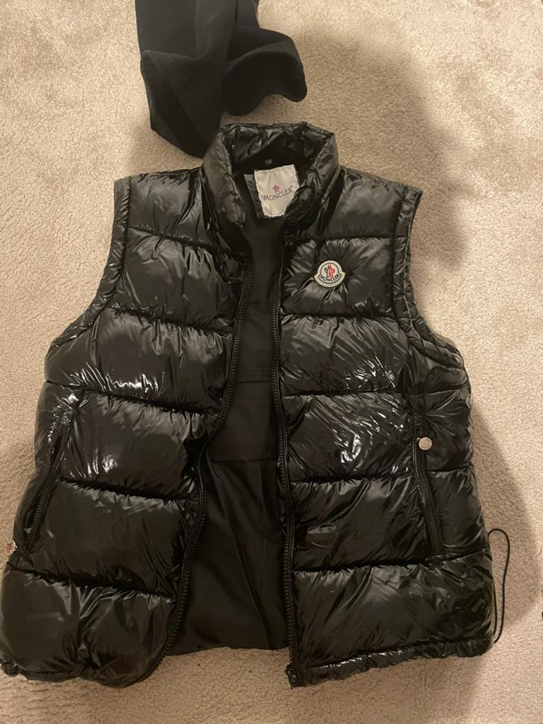 Moncler maya bodywarmer is goeie staat, Kleding | Dames, Ophalen of Verzenden, Zo goed als nieuw, Zwart
