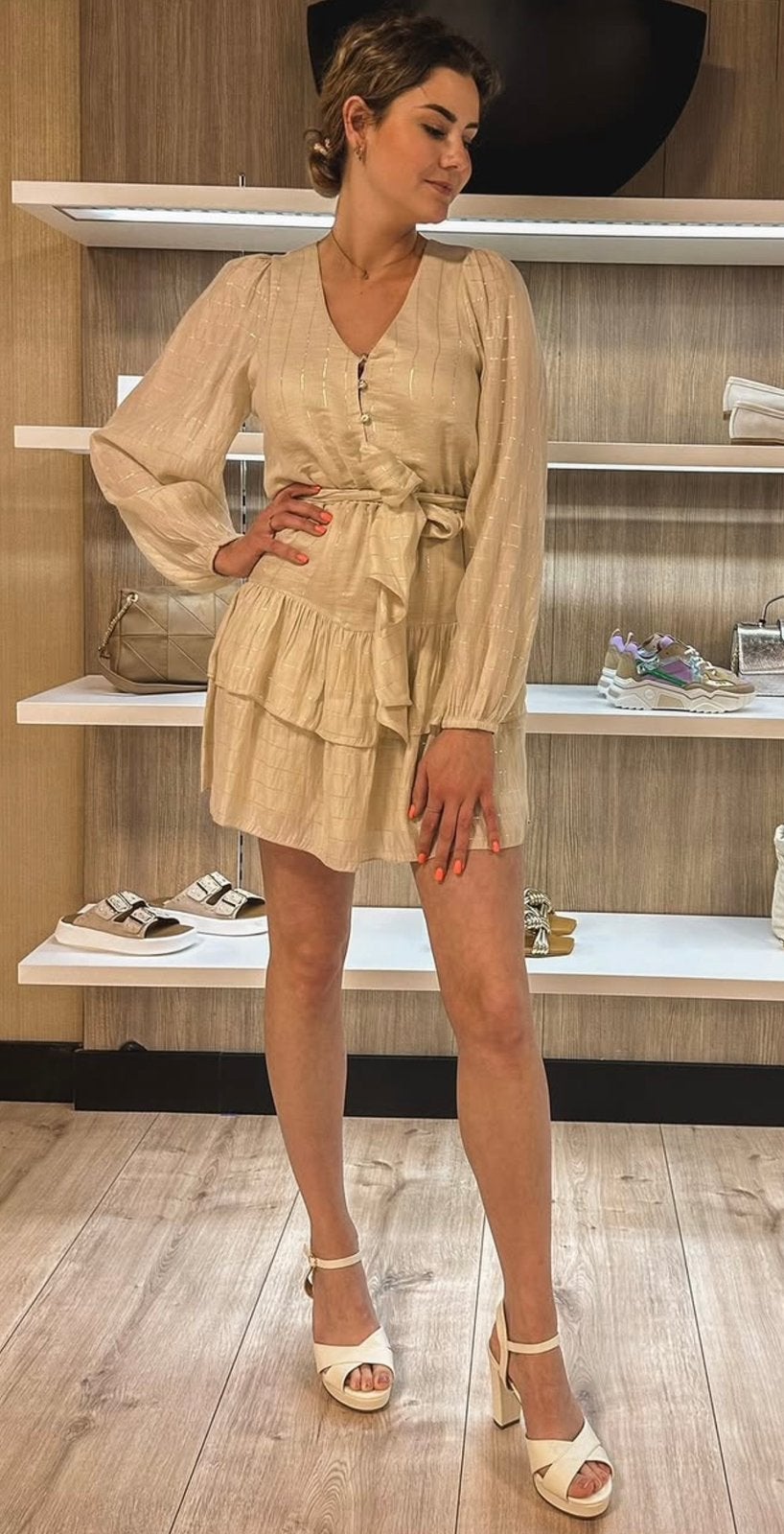 JOSH V Marja mini jurk crème/goud lurex & strikceintuur M, Maat 38/40 (M), Beige, Ophalen of Verzenden, Zo goed als nieuw
