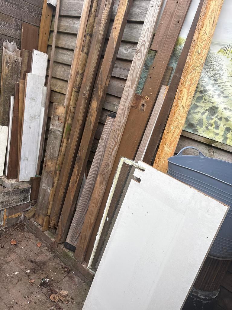 Diverse partij gebruikt hout: planken, balken, OSB, Ophalen of Verzenden, Zo goed als nieuw, Balk, Overige houtsoorten