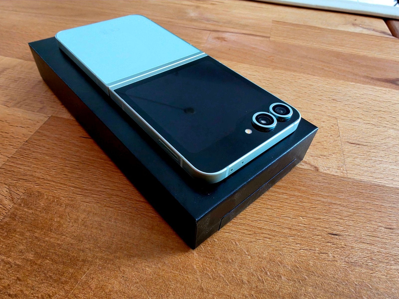 Foto 8 van Samsung Galaxy Z Flip6 - Zo goed als nieuw