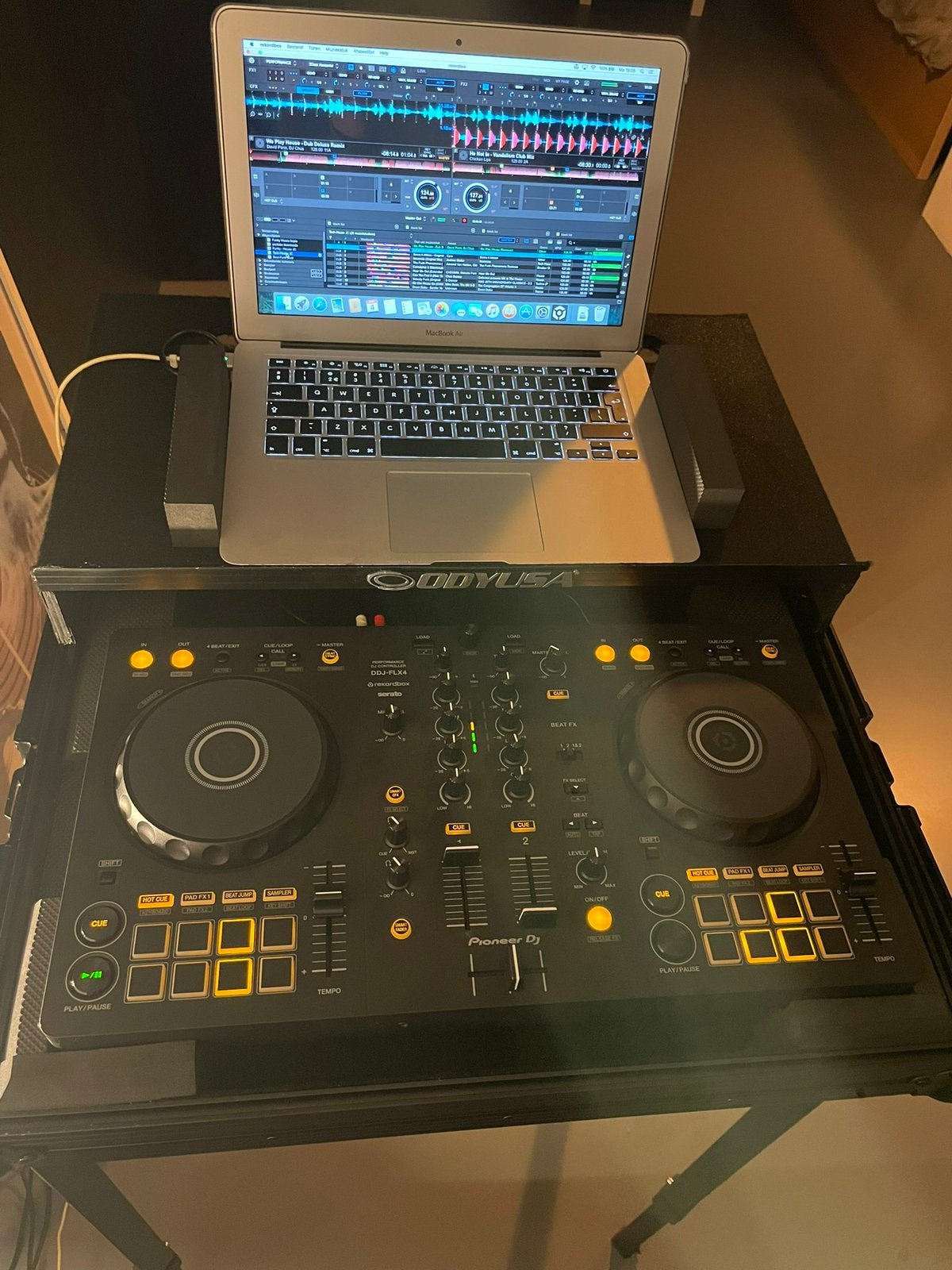 Odyusa DDJ Flex 4 flightcase met Innox tafel, Ophalen, Zo goed als nieuw, Overige instrumenten, Flightcase