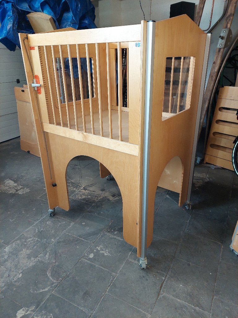 15x Kids-F enkele hoge box / kinderopvangbox, Ophalen of Verzenden, Zo goed als nieuw, Rechthoekig, Wieltjes
