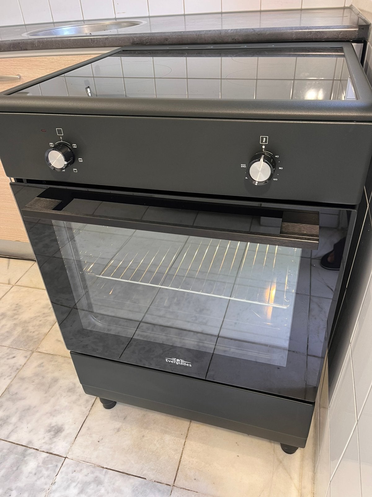 Everglades inductiefornuis met oven, negen maanden oud!, Witgoed en Apparatuur, Fornuizen, Ophalen, Hete lucht, 4 kookzones, Zo goed als nieuw