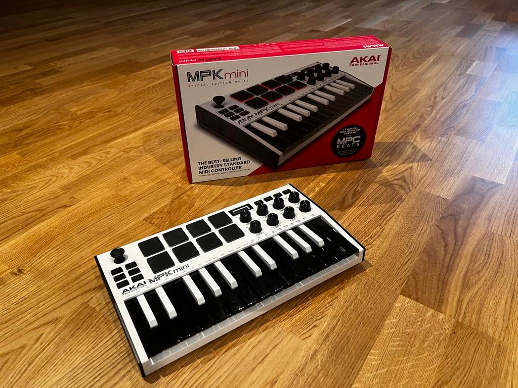 SPECIAL EDITION Akai MPK Mini MK3, Muziek en Instrumenten, Midi-apparatuur, Ophalen of Verzenden, Zo goed als nieuw