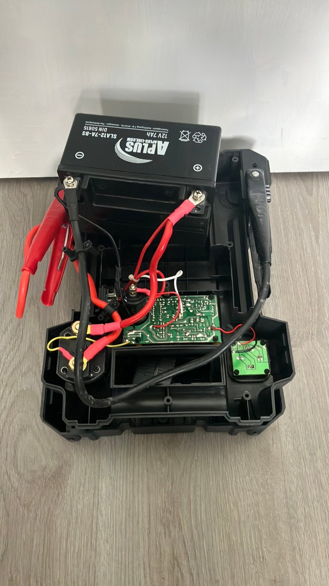 Compact powerpack, Auto diversen, Jumpstarters, Ophalen of Verzenden, Zo goed als nieuw