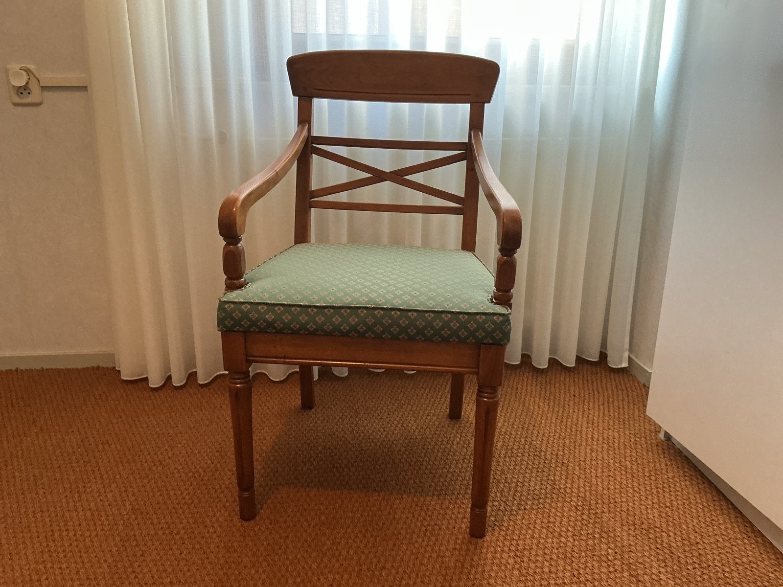 4 massief houten eetkamerstoelen - Rene Pans Maastricht, Huis en Inrichting, Stoelen, Ophalen, Gebruikt, Bruin, Vier