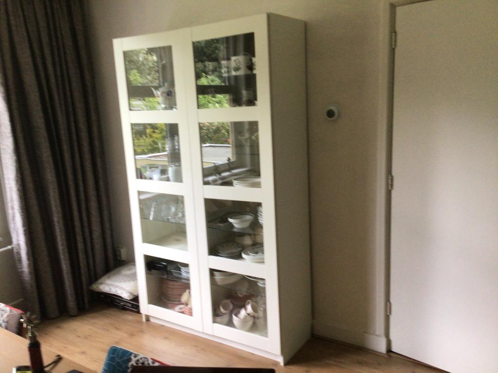 Vitrine kast, Ophalen, 100 tot 150 cm, Zo goed als nieuw, Modern