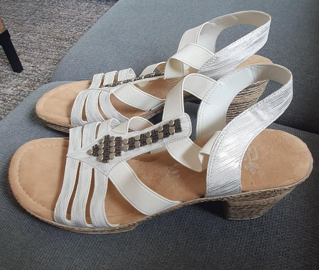 Wit / zilver Rieker sandalen maat 42 zgan, Ophalen of Verzenden, Zo goed als nieuw, Wit, Sandalen of Muiltjes