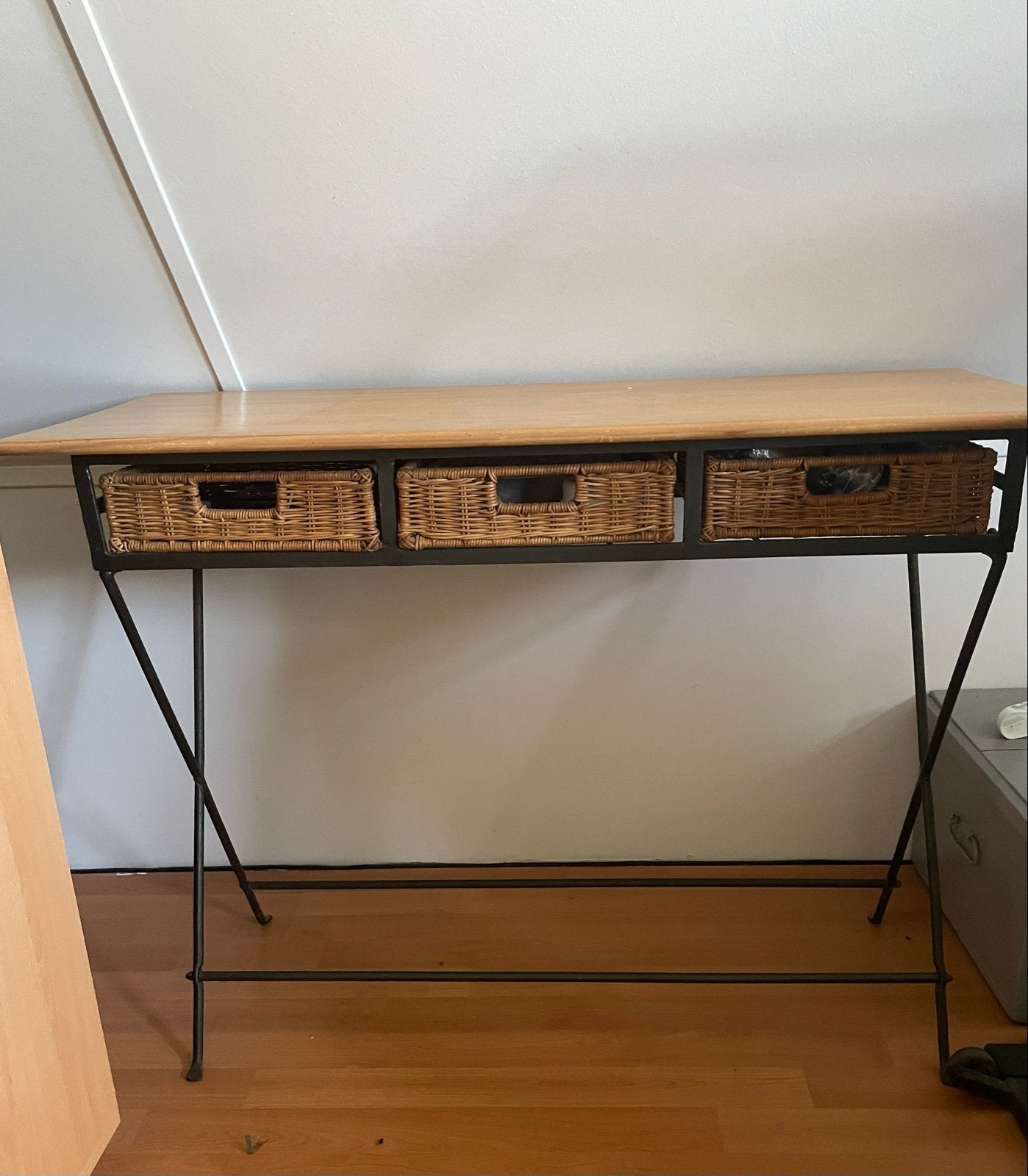 Sidetable met rieten manden - Metaal en Hout, Huis en Inrichting, Ophalen, Gebruikt, 100 tot 150 cm, Overige houtsoorten