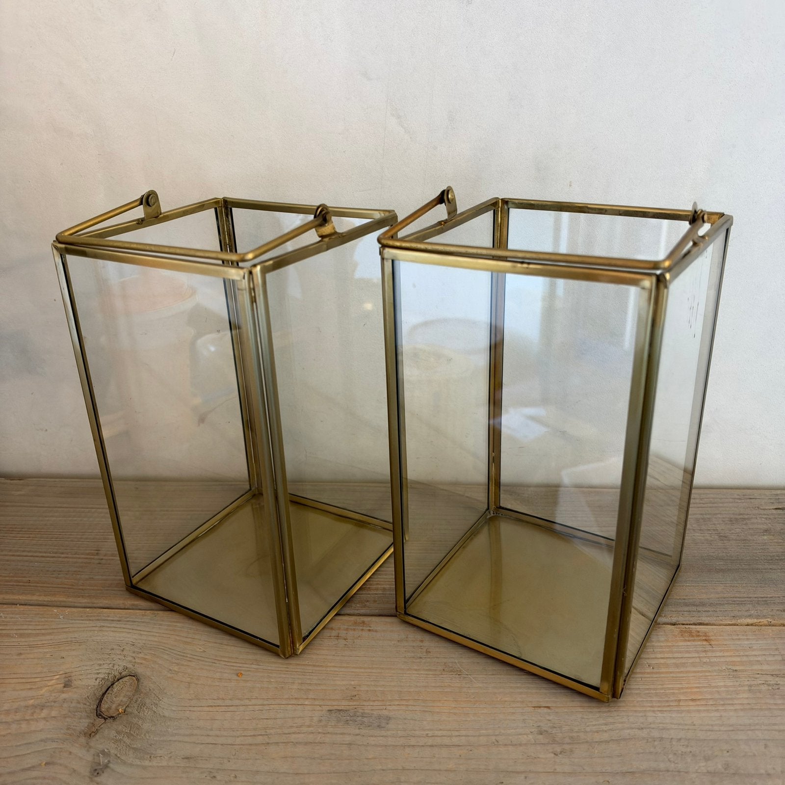 2 vierkante windlichten, glas en goudkleurig 13,5 x 22,5 cm, Ophalen of Verzenden, Zo goed als nieuw