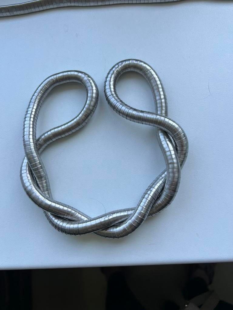 Prachtige zilverkleurige flexibele ketting, Ophalen of Verzenden, Zo goed als nieuw, Zilver, Overige materialen