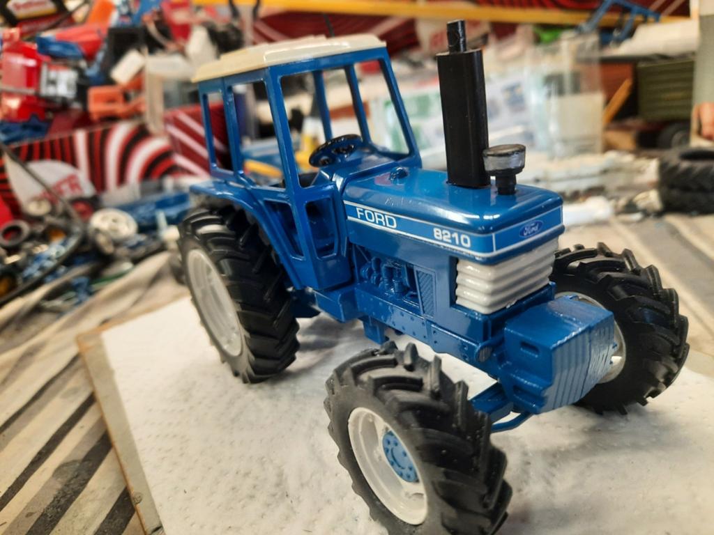 Ford 8210 Britans, Hobby en Vrije tijd, Modelauto's | 1:32, Ophalen of Verzenden, Zo goed als nieuw, Auto, Overige merken