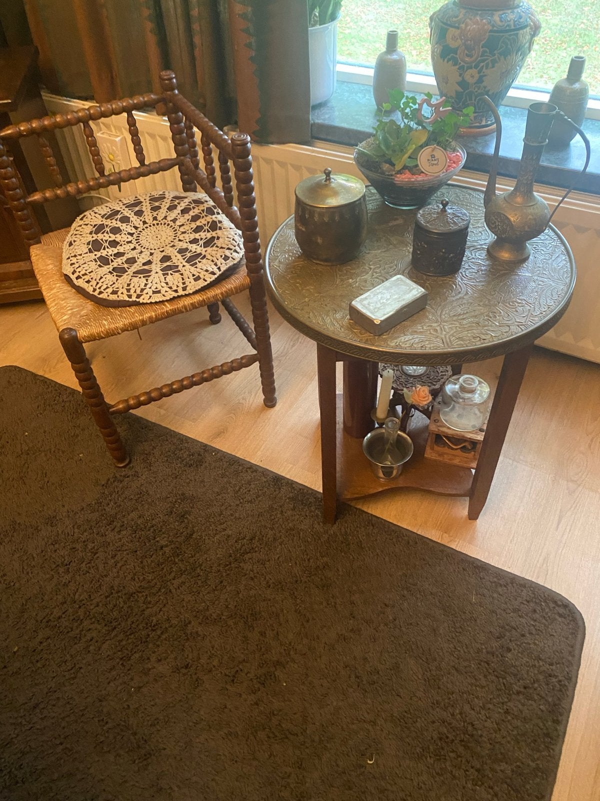 Antieke houten stoel met rieten zitting en bijzettafel, Antiek en Kunst, Antiek | Meubels | Stoelen en Banken, Ophalen