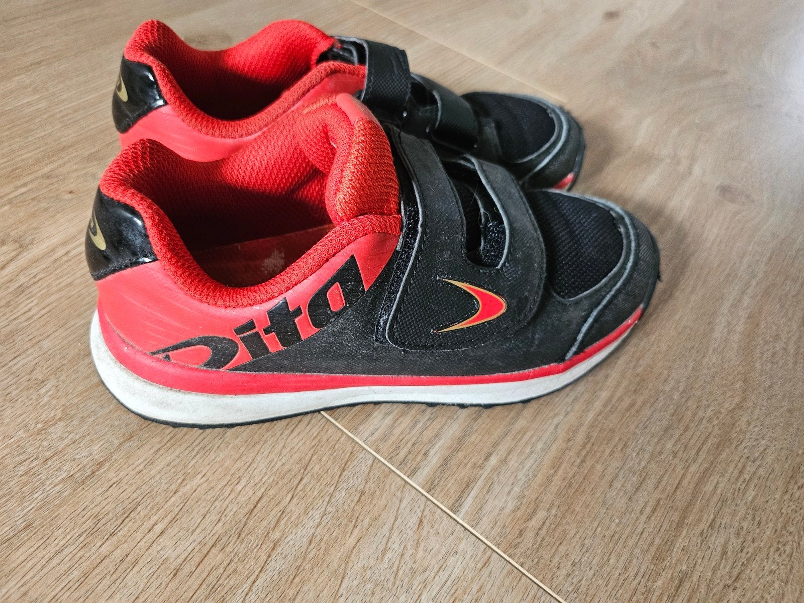 Dita hockeyschoenen maat 32, klaar voor volgende ronde, Sport en Fitness, Ophalen of Verzenden