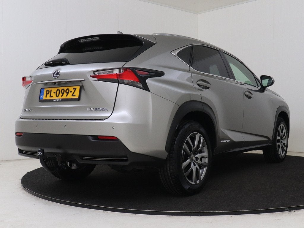 Lexus NX 300h AWD Luxury Line | Trekhaak | LED Verlichting |, Auto's, Lexus, Automaat, 12 maanden, Gebruikt, Automatische klimaatregeling