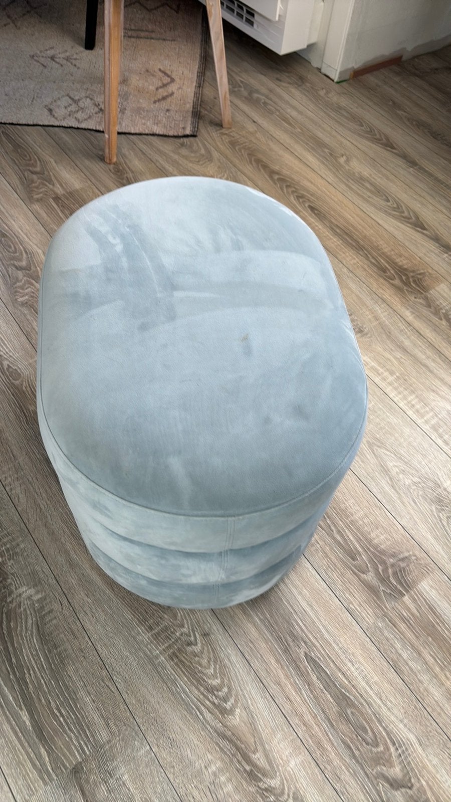 Hocker voetenbank licht blauw Riviera Maison velvet, Huis en Inrichting, Banken | Voetenbanken en Poefen, Ophalen, RM, Zo goed als nieuw