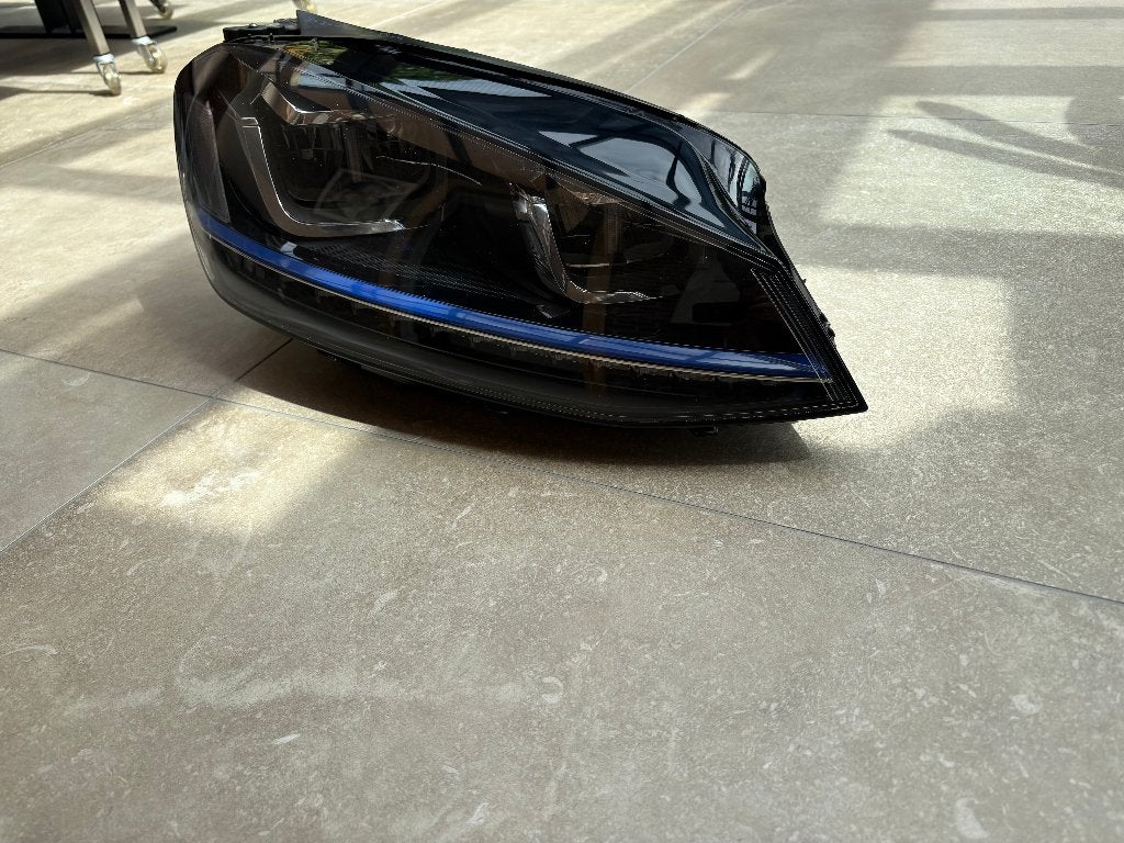 VW Golf - koplamp rechts - 5GE941036 - 5GE941774, Ophalen, Gebruikt, Volkswagen