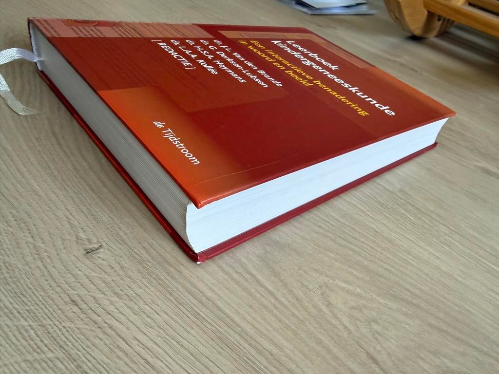 Leerboek kindergeneeskunde inclusief cd-rom, Boeken, Studieboeken en Cursussen, Ophalen of Verzenden, Beta, Zo goed als nieuw