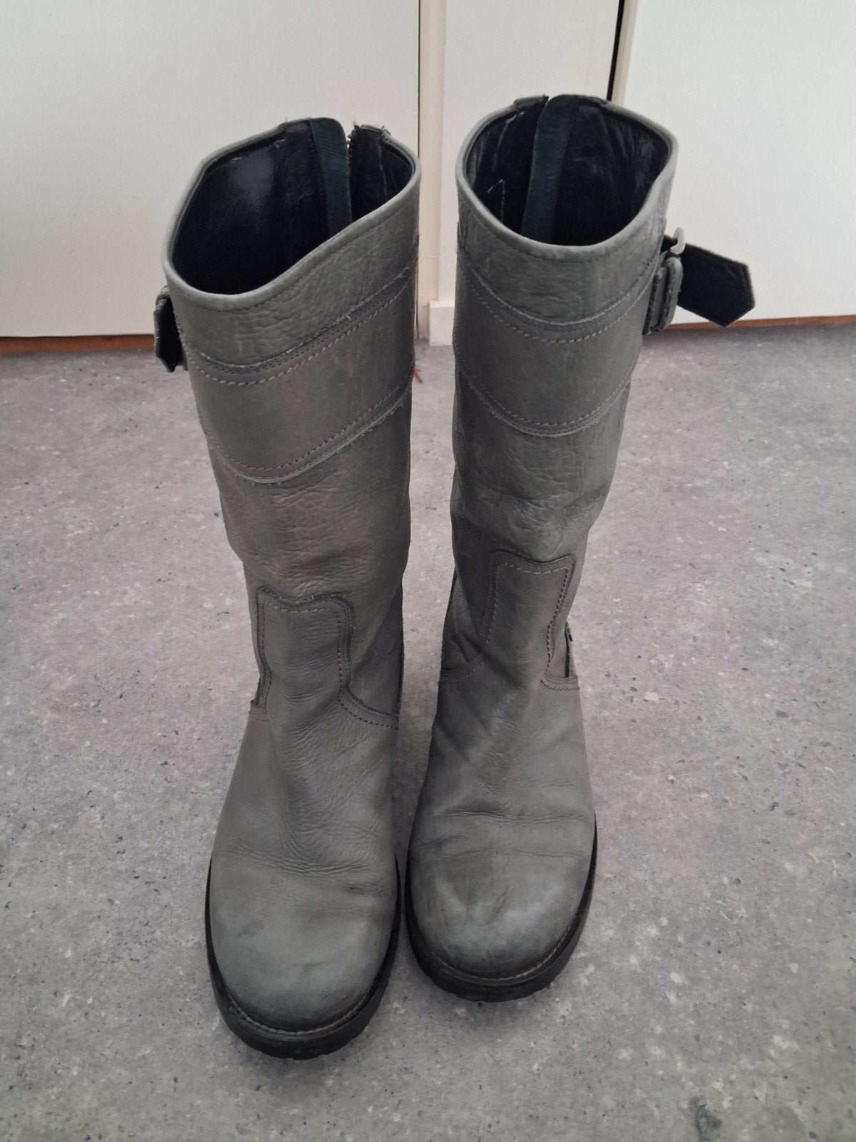 Leren halfhoge dames laarzen - Grijs, Kleding | Dames, Schoenen, Ophalen of Verzenden, Gedragen, Grijs, Lage of Enkellaarzen