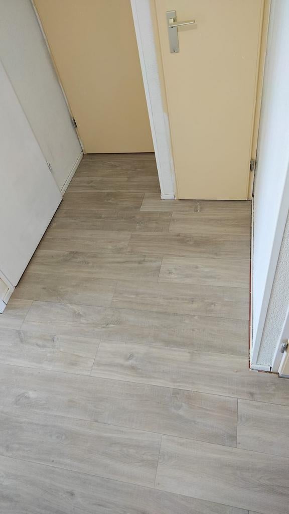 Houten vloer/laminaat/pvc gekocht? Wij leggen voor 8,- p/m2!, Verzenden, 75 m² of meer, Nieuw, Parket, grenen, eiken, pvc, laminaat