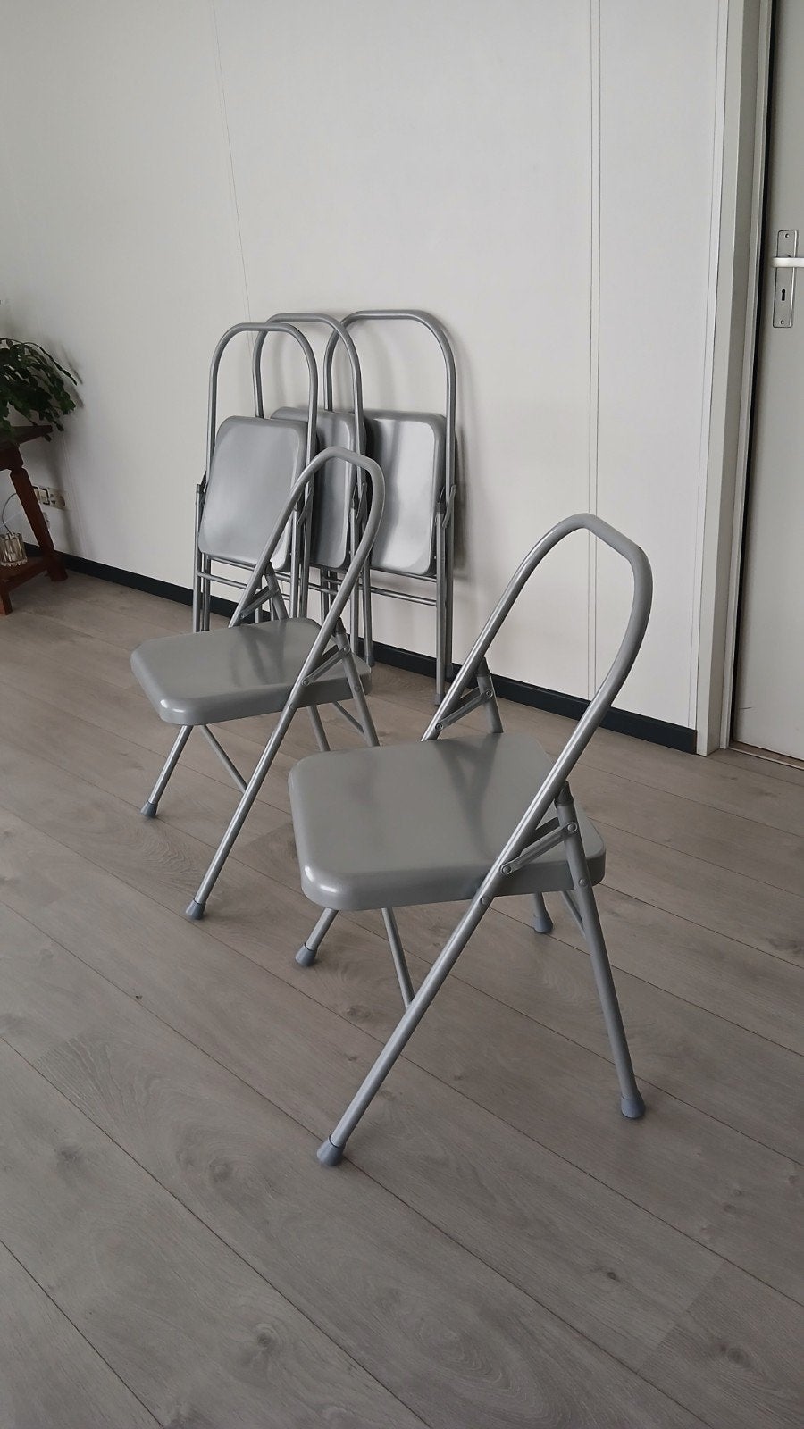 Iyengar yogastoel, Ophalen, Yoga-accessoire