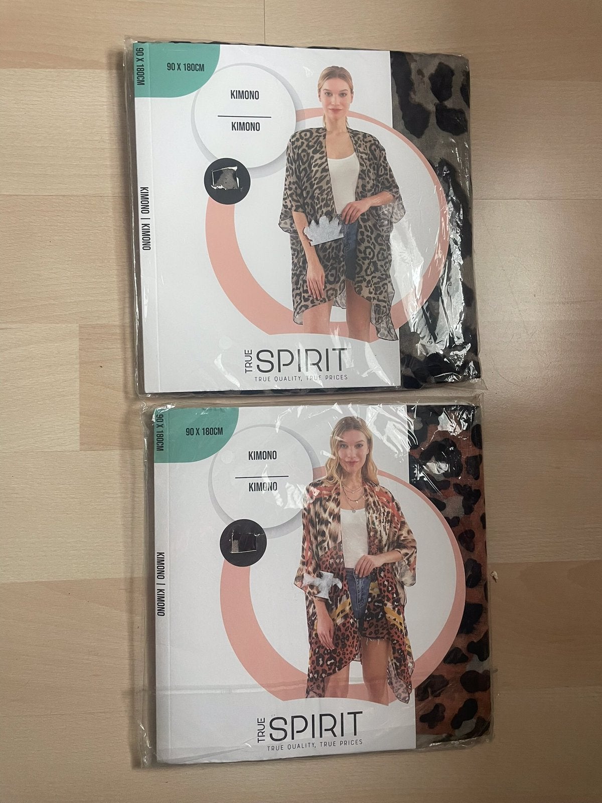 Nieuw in plastic: 2 Animalprint Kimono's maat One Size, Ophalen of Verzenden, Overige kleuren, Nachtkleding