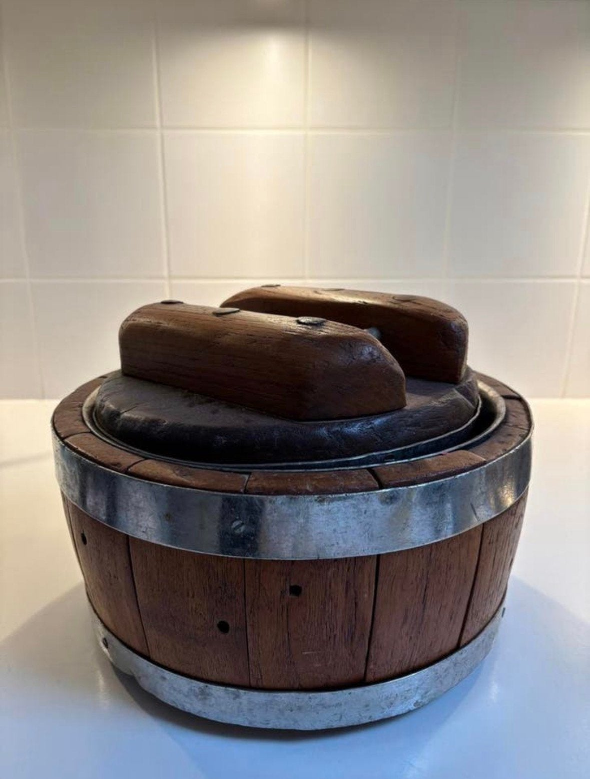 Originele houten kaasvat mèt persdeksel, Ophalen